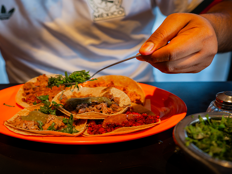 Especialidad al carbón - Tacos El Chato Sánchez